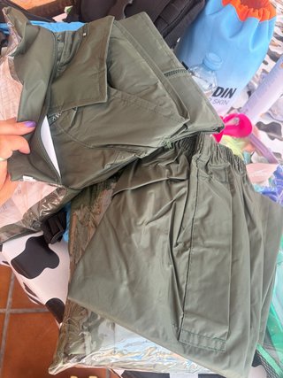 Conjunto impermeable pantalón y chaqueta