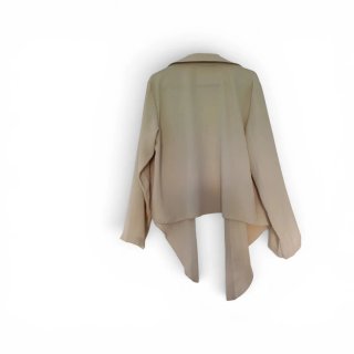 Camisa beige con estilo para las noches de verano☀