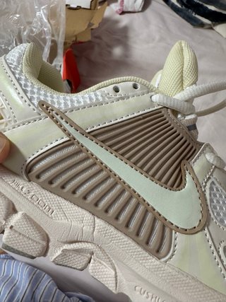 Nike Vomero 5 Beige