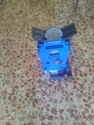 Mega Garage Hot Wheels