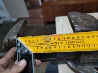 Tornillo de banco ARNO 14 cm