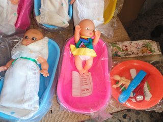 Lotazo muñecos bebes + bañeras burbujas años 70 80