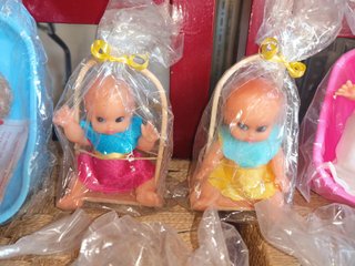 Lotazo muñecos bebes + bañeras burbujas años 70 80