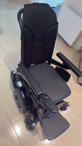 Silla de ruedas eléctrica Quickie Q400M  poco uso.