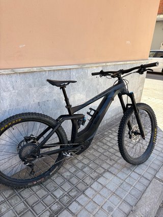 Bici Cube HPA electrica de montaña
