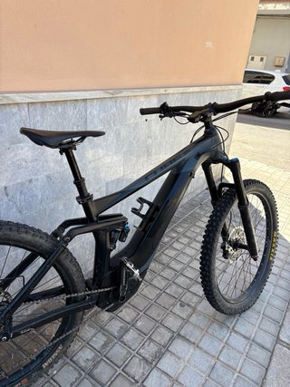 Bici Cube HPA electrica de montaña