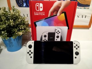 Nintendo Switch OLED + Super Mario Odyssey