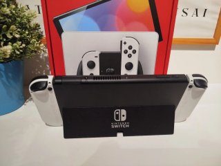 Nintendo Switch OLED + Super Mario Odyssey