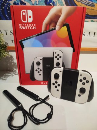 Nintendo Switch OLED + Super Mario Odyssey