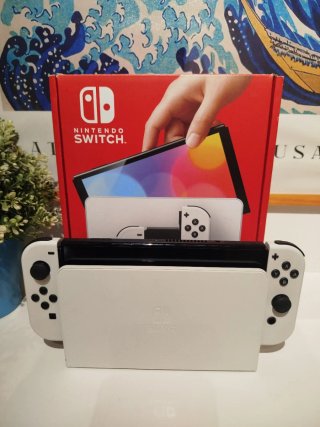 Nintendo Switch OLED + Super Mario Odyssey