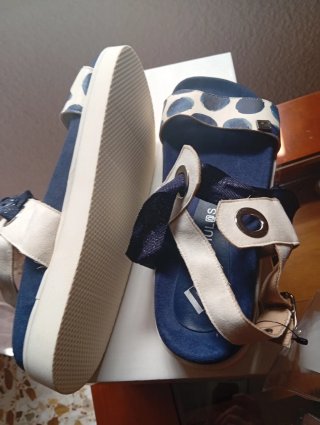 Sandalias Biochulo Beige y Azul Talla [Talla]