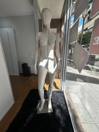 Mobiliario tienda de moda