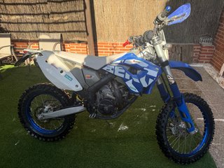 Moto Enduro/Motocross Blanca y Azul
