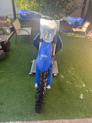 Moto Enduro/Motocross Blanca y Azul