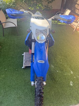Moto Enduro/Motocross Blanca y Azul