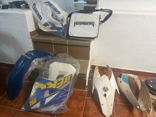 Moto Enduro/Motocross Blanca y Azul