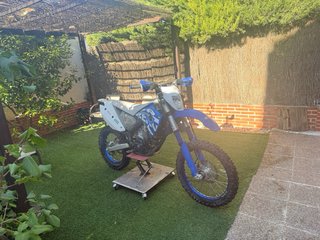 Moto Enduro/Motocross Blanca y Azul