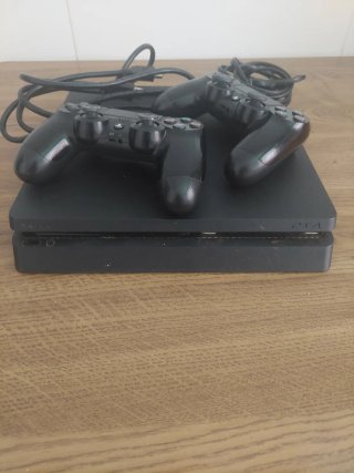 Consola PS4 slim Negra + 2 Mandos