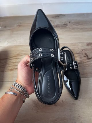 Zapatos planos negros charol con hebilla ajustable