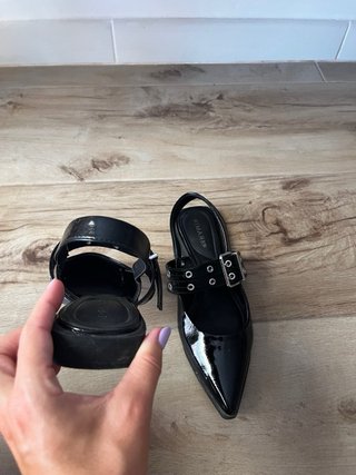 Zapatos planos negros charol con hebilla ajustable