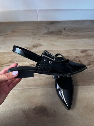 Zapatos planos negros charol con hebilla ajustable