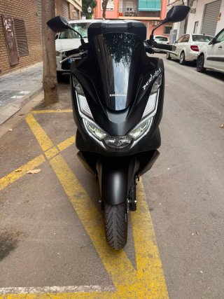 Honda PCX125 Negra Maxi-Scooter