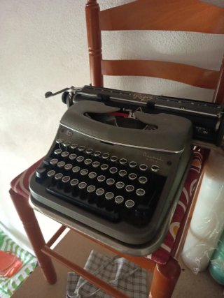 Máquina de escribir Regia antigua