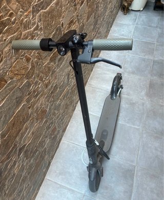 Patinete eléctrico negro