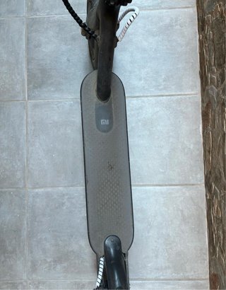 Patinete eléctrico negro