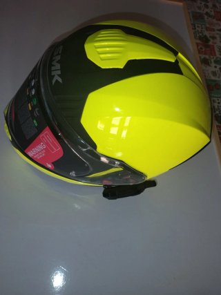 Casco de moto SMK amarillo y negro