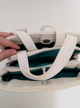 Mochila Desigual blanca con lunares verdes