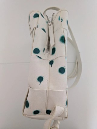 Mochila Desigual blanca con lunares verdes