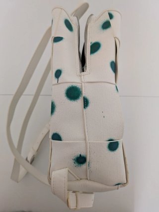 Mochila Desigual blanca con lunares verdes