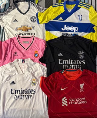 Lote de 50 camisetas de fútbol