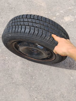Rueda Michelin 185/60 sin usar