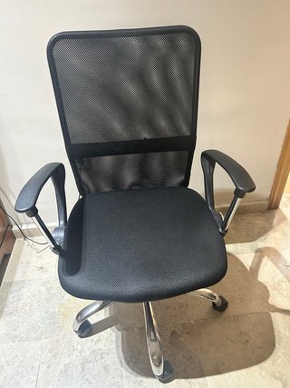 Silla de oficina ergonómica negra