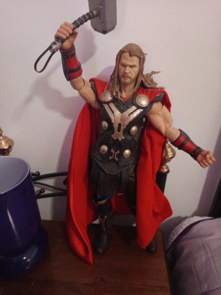 Figura Thor el Mundo Oscuro 50 cm