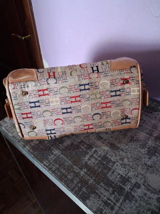 Bolso multicolor con logo H