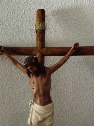 Cristo de madera y escayola