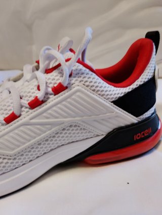 Zapatillas deportivas Puma blancas y rojas