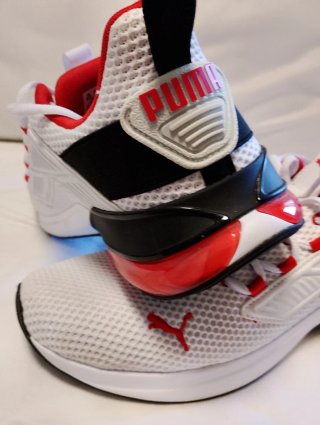 Zapatillas deportivas Puma blancas y rojas