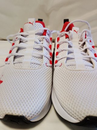 Zapatillas deportivas Puma blancas y rojas