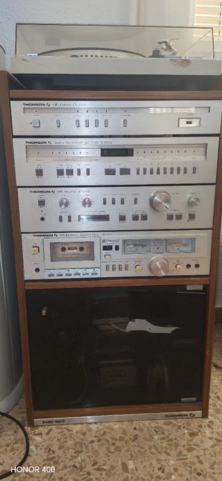 Equipo de música Thomson HiFi con el mueble origin