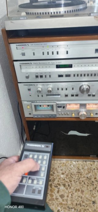 Equipo de música Thomson HiFi con el mueble origin