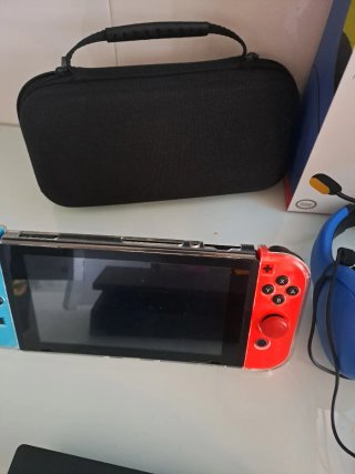 Nintendo Switch Azul/Rojo + Accesorios