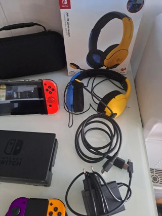 Nintendo Switch Azul/Rojo + Accesorios