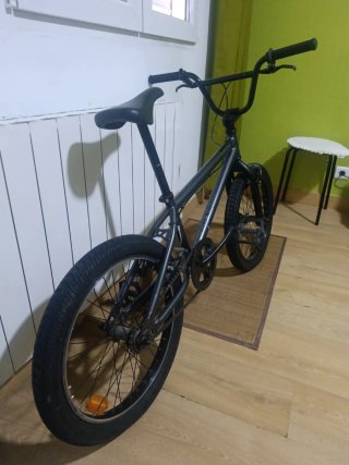 Bicicleta BMX gris