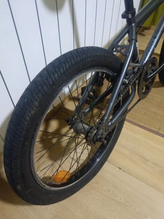Bicicleta BMX gris