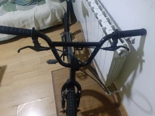 Bicicleta BMX gris
