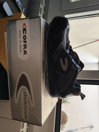 Zapatos de seguridad COFRA negros y plateados